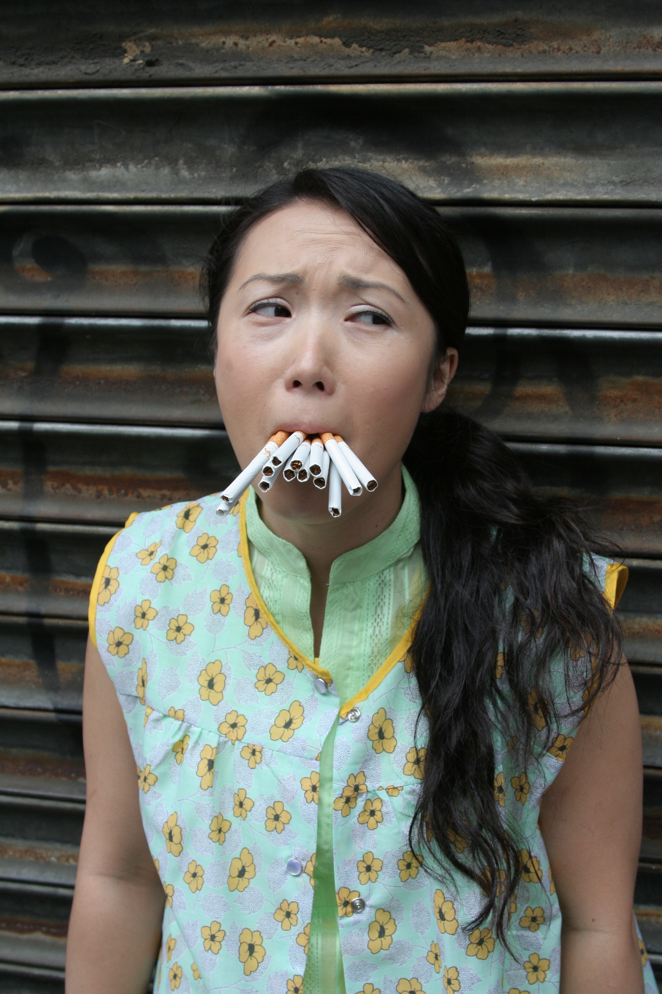 Jihyen Park as Kim in Smoking Bloomberg